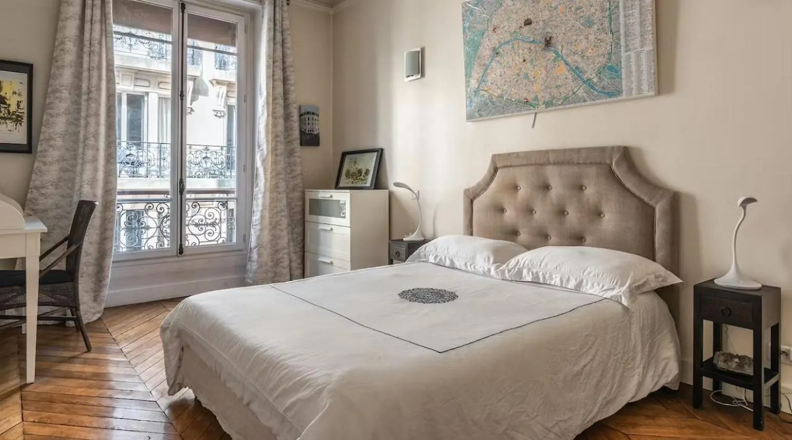 Saint-Germain 3-Bedroom Pres Les Jardins 파리 아파트
